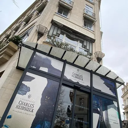 L'univers Hotel 4*