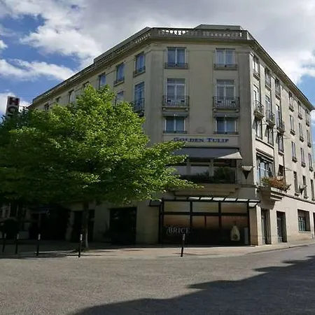 L'univers 4*