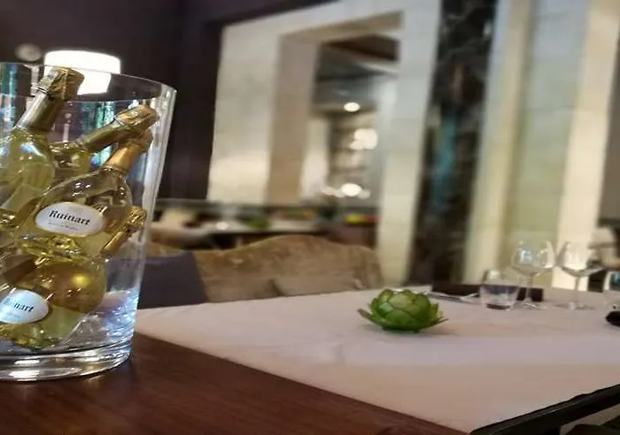 Hotell L'univers Reims